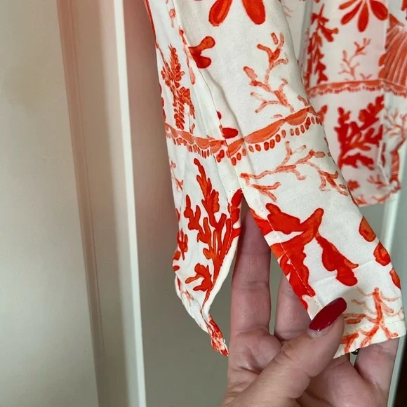 Vince Camuto Vibrant Red Seashell Print Rayon Blouse Women’s Size Small - Picture 7 of 15